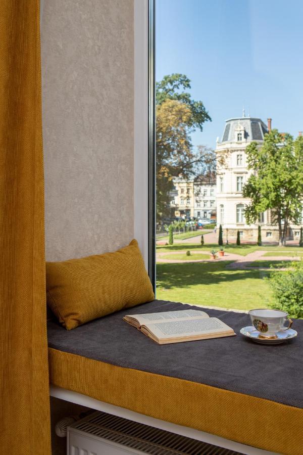 2 Bedroom Apartment Tykha Street City Center With Parking Place Lviv Exterior photo