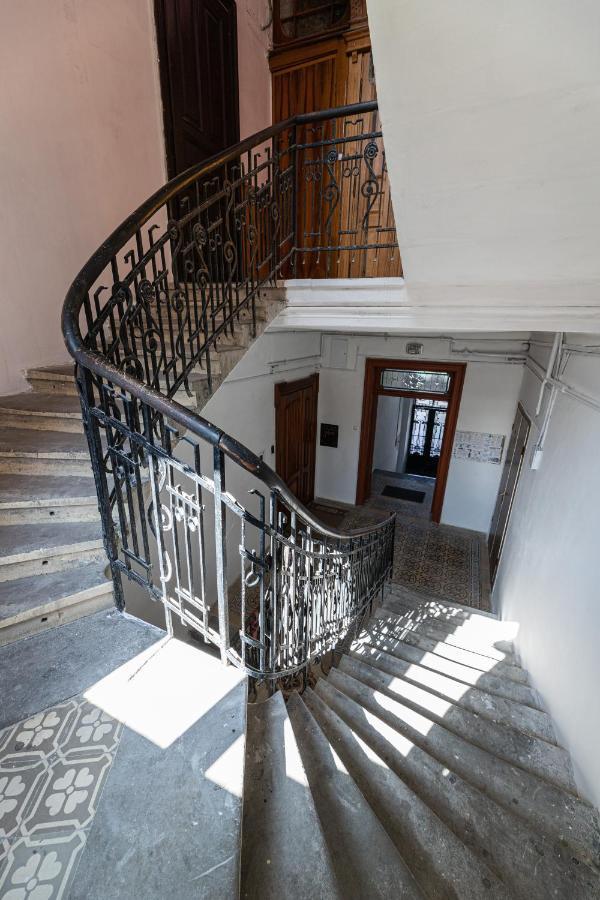2 Bedroom Apartment Tykha Street City Center With Parking Place Lviv Exterior photo