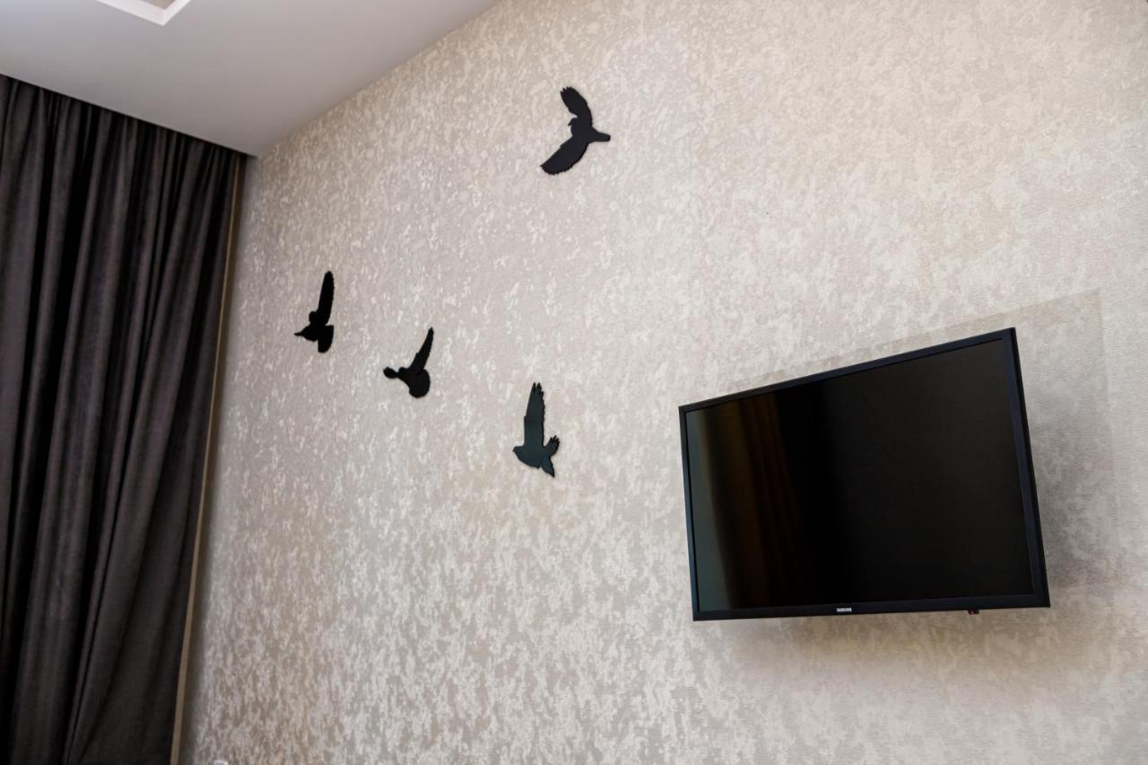 2 Bedroom Apartment Tykha Street City Center With Parking Place Lviv Exterior photo